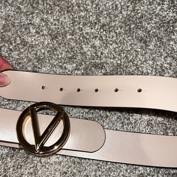 New Belt by Mario Valentino cream with gold logo size small - Picture 8 of 8